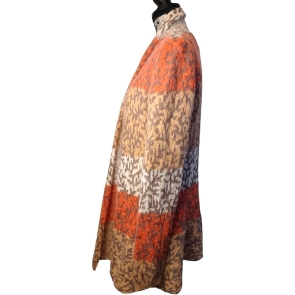 LUCY and Laurel Wool, Alpaca, Acrylic, Nylon, Lightweight, Women's Sweater - Picture 5 of 11